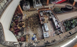 Un mois après l'attaque du centre commercial Westgate revendiquée par les shebab somaliens, la menace de nouveaux attentats reste élevée en Afrique de l'Est, notamment en Ouganda où la police appelle à la vigilance.