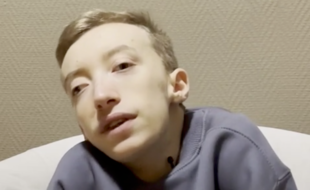 Quentin est devenu humoriste malgré ses difficultés physiques, Brut.