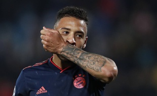 Corentin Tolisso, en train de se manger le bras (ou presque)