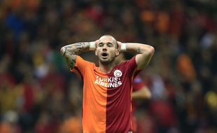 Wesley Sneijder, la star de Galatasaray, ici le 21 octobre 2015 lors d'un match de Ligue des champions contre Benfica, ne devrait pas connaître la saveur des joutes européennes la saison prochaine.