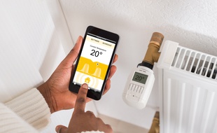 Entre autres réflexes au quotidien, il est important de contrôler le thermostat de votre logement pour réduire votre facture de chauffage.