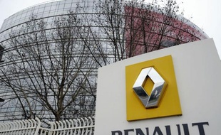 Le gouvernement a fait monter au front mercredi deux de ses poids lourds, Pierre Moscovici et Michel Sapin, pour réaffirmer son opposition à tout "chantage" aux fermetures de sites dans la négociation sur un accord de compétitivité chez Renault.