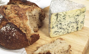 Du pain et du fromage.