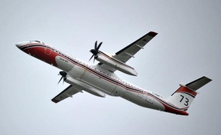 L'incendie qui sévit depuis le 25 octobre dans le Parc national de La Réunion était toujours contenu samedi, et combattu par deux avions bombardiers Dash 8 procédant à des largages d'eau quand la météo le permet, a-t-on appris auprès des secours.