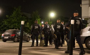 Deux policiers soupçonnés d'avoir tenu des propos islamophobes sur Facebook alors que la ville de Trappes était secouée par les violences de juillet, ont été en garde en vue le mois dernier à l'IGPN, "la police des polices", a-t-on appris auprès d'une source proche du dossier.