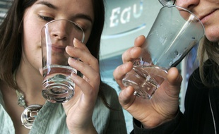 Les habitants doivent faire bouillir l'eau avant de la boire (Illustration)