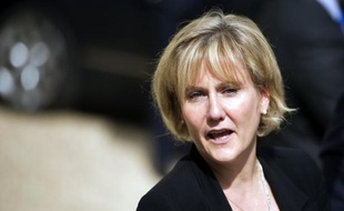 L'ancienne ministre UMP Nadine Morano, poursuivie devant la justice par l'avocat des familles de victimes de l'attentat de Karachi qui a fait 15 morts en 2002, a été mise examen lundi pour diffamation, a-t-on appris de source proche de l'enquête.