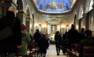 Une messe en l'église Saint Louis d'Antin à Paris, le 11 février 2013.
