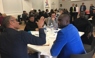 Richard Dacoury et Pascal Gentil, au premier plan, lors de la réunion des athlètes à l'Insep pour parler des JO 2024, le 8 novembre 2017.