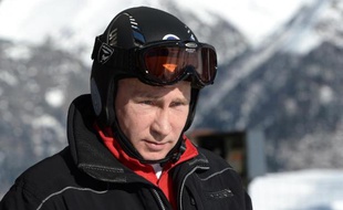 Vladimir Poutine a fait des jeux Olympiques de Sotchi un symbole majeur du retour de la Russie sur le devant de la scène internationale et une opération de prestige personnel, mais le pari est risqué pour le président russe, estiment des experts.