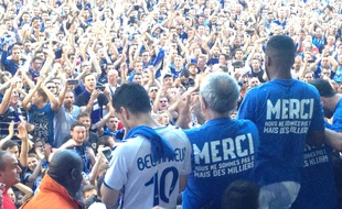 Belfort, le 27 mai 2016. - Supporters et joueurs du Racing club de Strasbourg fêtent la montée en Ligue 2 après le nul à Belfort (0-0).
