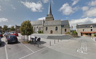 La place de l'église de Sulniac où le décès a été constaté.