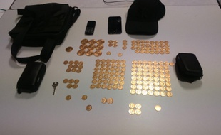 Les pièces d'or saisies par les gendarmes.
