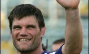 Le XV de France, facile vainqueur de la Roumanie (62-14) lors du premier test-match de rugby de sa tournée estivale, samedi dans la moiteur étouffante de Bucarest, s'est efforcé de retrouver des repères avant de plonger dans la préparation des retrouvailles avec les Springboks, le 24 juin au Cap.