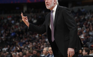 Le coach des Spurs Gregg Popovich lors d'une match contre les Denver Nuggets, le 10 février 2020.
