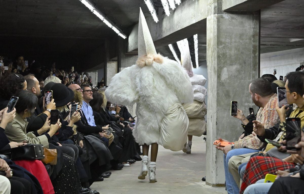 EN IMAGES Toutes les pièces les plus WTF (et totalement importables) repérées à la Fashion Week