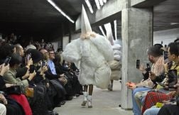 Les tenues les plus WTF (et totalement importables) vues sur les défilés