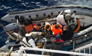 Opération de sauvetage en Méditerranée par la marine française le 5 septembre 2015