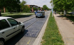 Le Sicoval et la société Colas testent une route solaire à Labège, permettant d'alimenter en électricité un bâtiment.