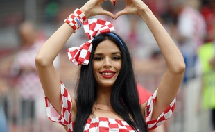 Une supportrice croate dans les tribunes en Russie.