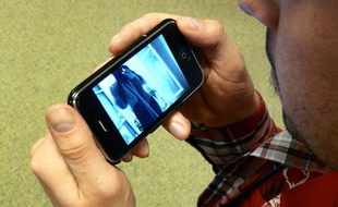 Les «sextos» sont des images suggestives envoyées via un téléphone portable.