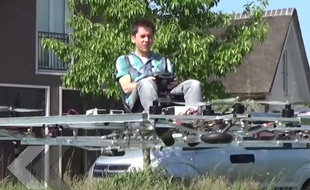 Il construit un drone géant pour se déplacer - Le Rewind (vidéo).