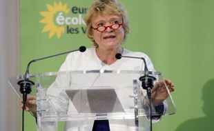 Eva Joly, candidate EELV à la présidentielle, interrogée lundi par i-Télé sur les débrayages dans les aéroports, a préconisé d'obliger à négocier avant d'avoir recours à la grève.