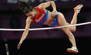 La tsarine Yelena Isinbayeva, double champion olympique (2004-2008), a elle dû abandonner son titre à la perche et se contenter de la médaille de bronze. Agée de 30 ans, elle s'interroge sur le terme de sa carrière, hésitant entre les Mondiaux-2013 à Moscou et les JO de Rio en 2016.