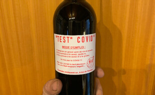 Les bouteilles de la cuvée baptisée avec humour