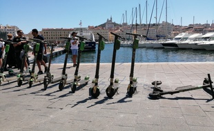 Des trottinettes éléctriques sorties du Vieux-Port en l'espace de 30 minutes environ.
