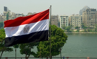 Un drapeau égyptien au Caire.