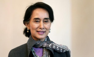 La leader birmane Aung San Suu Kyi lors de son arrivée au palais présidentiel de Berlin le 10 avril 2014