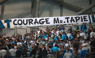 Les supporters ont déployé de nombreuses banderoles en hommage à Bernard Tapie.