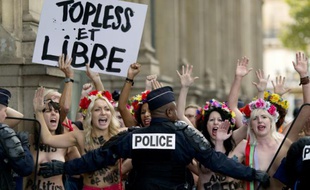 Des militantes du mouvement Femen manifestent à Paris, le 26 octobre 2014