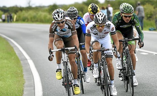 Le coureur d'AG2R La Mondiale (à gauche) a passé 164 km en tête.