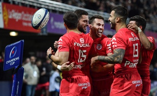 La joie des joueurs du Stade Toulousain après l'essai de Lucas Tauzin, qui donne le bonus offensif à son équipe lors du match de Champions Cup à Montpellier, le 14 décembre 2019.