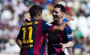 Lionel Messi et Neymar lors de Cordoue-Barcelone le 2 mai 2015.
