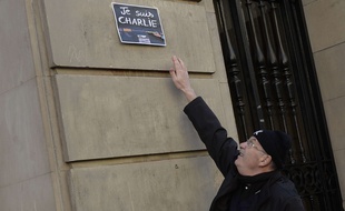 Devant l'ambassade de France, à Barcelone, le 8 janvier 2015.