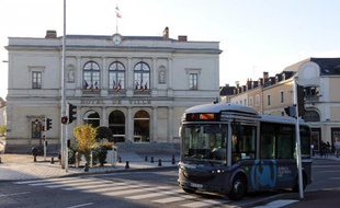 Bus, tramway et autres trains régionaux voient leur fréquentation augmenter, pourtant leurs recettes sont en baisse et les responsables de ces transports publics, réunis à Bordeaux jusqu'à vendredi, préconisent notamment une hausse des tarifs, accompagnée par des barèmes sociaux.