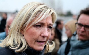 La présidente du FN Marine Le Pen a déclaré mardi dans l'émission Preuves par 3 (Public Sénat-AFP) qu'elle abrogerait la loi sur le mariage homosexuel si elle accédait un jour au pouvoir, mais que les couples déjà mariés "le resteront".