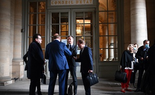 Les dirigeants d'Amiens devant le Conseil d'Etat, après l'audience du 4 juin 2020.