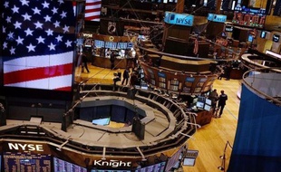 La Bourse de New York aborde les prochains jours avec appréhension, après une semaine tumultueuse marquée par le retour au premier plan de la crise grecque, espérant que les prochains indicateurs américains apporteront du réconfort.