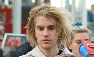 Le chanteur Justin Bieber dans les rues de Londres