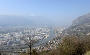 La ville de Grenoble est la première à a voir appliqué le dispositif vignette anti-pollution