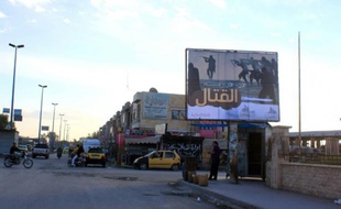 Une affiche du groupe Etat Islamique dans la ville de Raqa le 2 novembre 2014