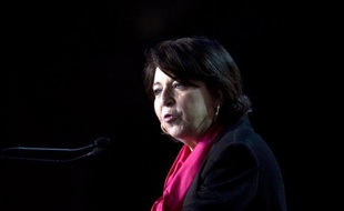 Corinne Lepage, présidente de Cap 21 et ancienne ministre de l'Environnement de Jacques Chirac, a déclaré mardi à l'AFP qu'elle appelait à voter, dès le premier tour, pour le candidat PS à l'élection présidentielle, François Hollande.