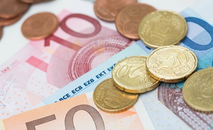 Illustration de billets et de pièce d'euros.