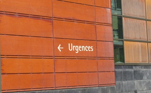 L'entrée des urgences dans un établissement du GHICL (ici, Saint-vincent-de-Paul)