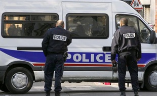 L'homme qui s'était retranché dans son appartement du nord de Paris après avoir menacé de faire "comme Merah" s'est rendu sans opposer de résistance vers 12H15, a-t-on appris de source policière.