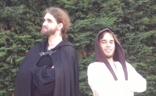 Manu et Luca, des guides inquisiteurs dans les rues de Toulouse.